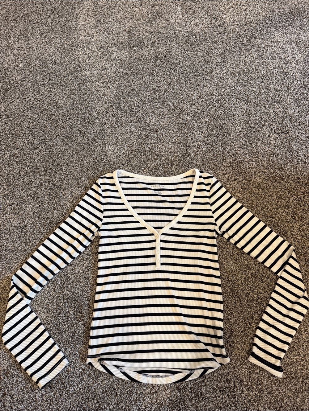 American Eagle Black & White Striped Long Sleeve Top With Buttons! Size Small!
